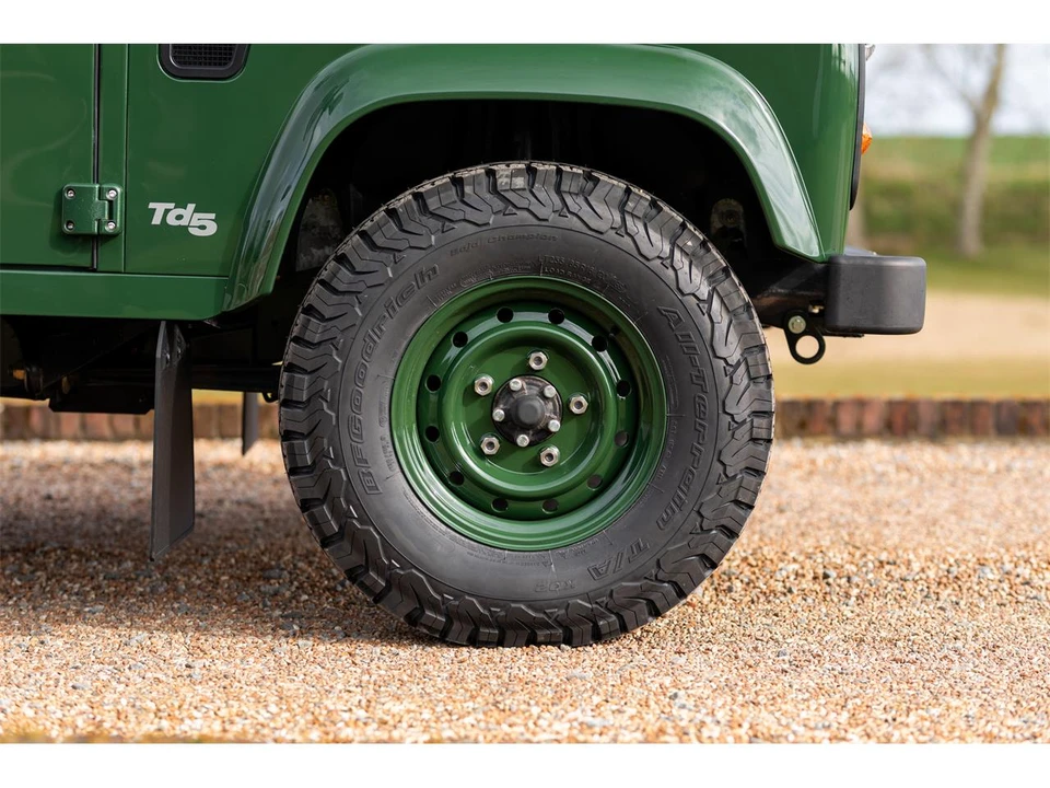 2000 Land Rover Defender 110 - Image 13 of 31