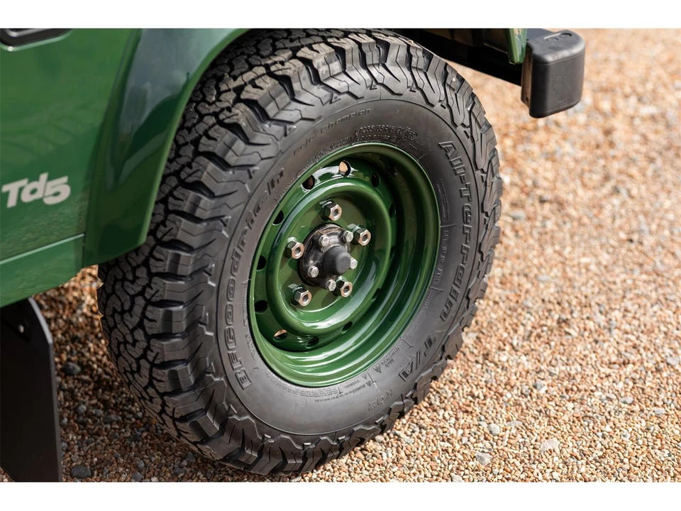 2000 Land Rover Defender 110 - Image 14 of 31