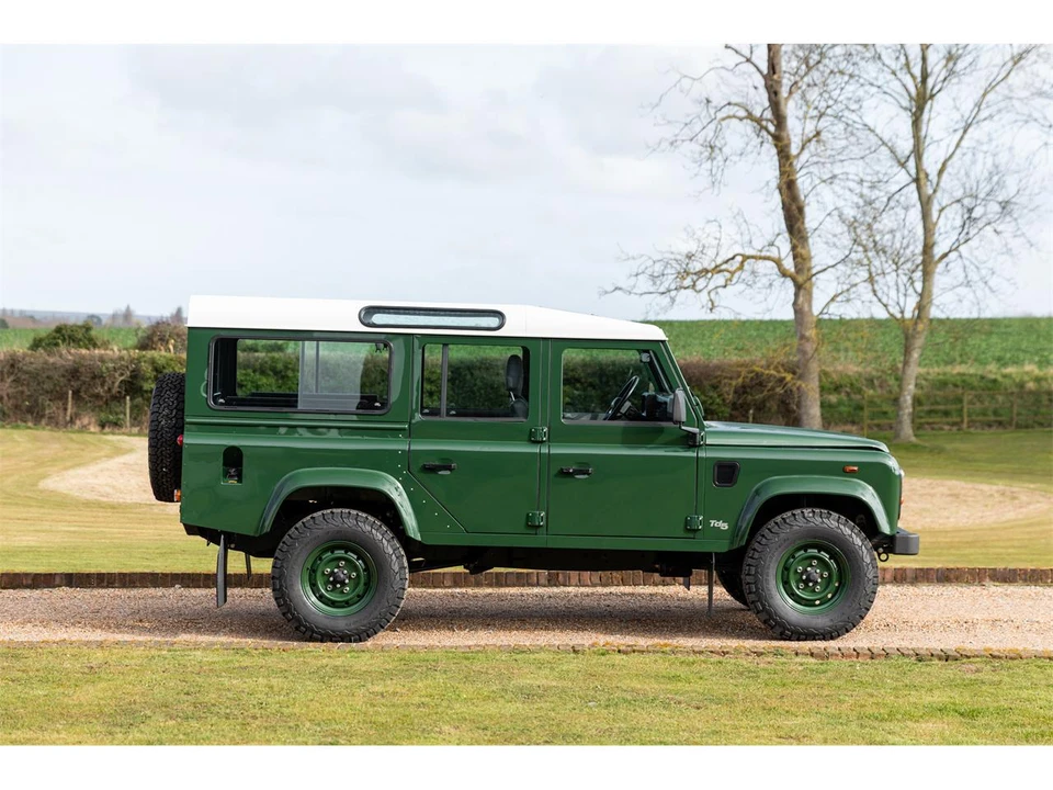 2000 Land Rover Defender 110 - Image 25 of 31