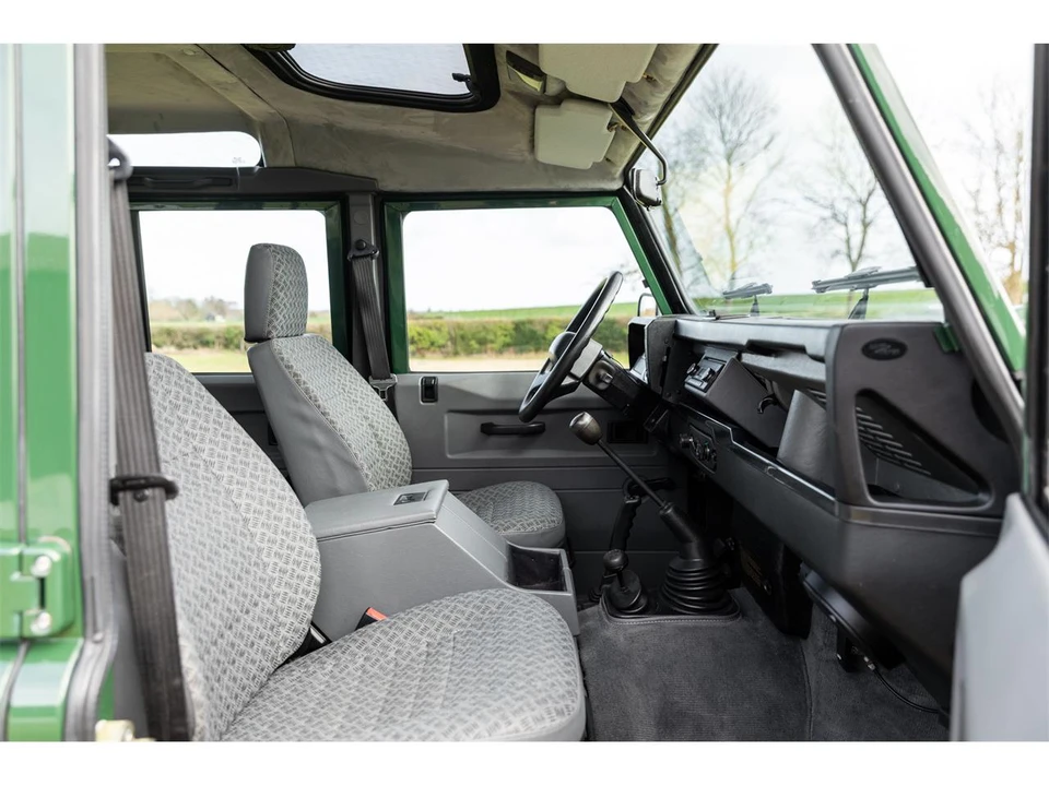 2000 Land Rover Defender 110 - Image 27 of 31
