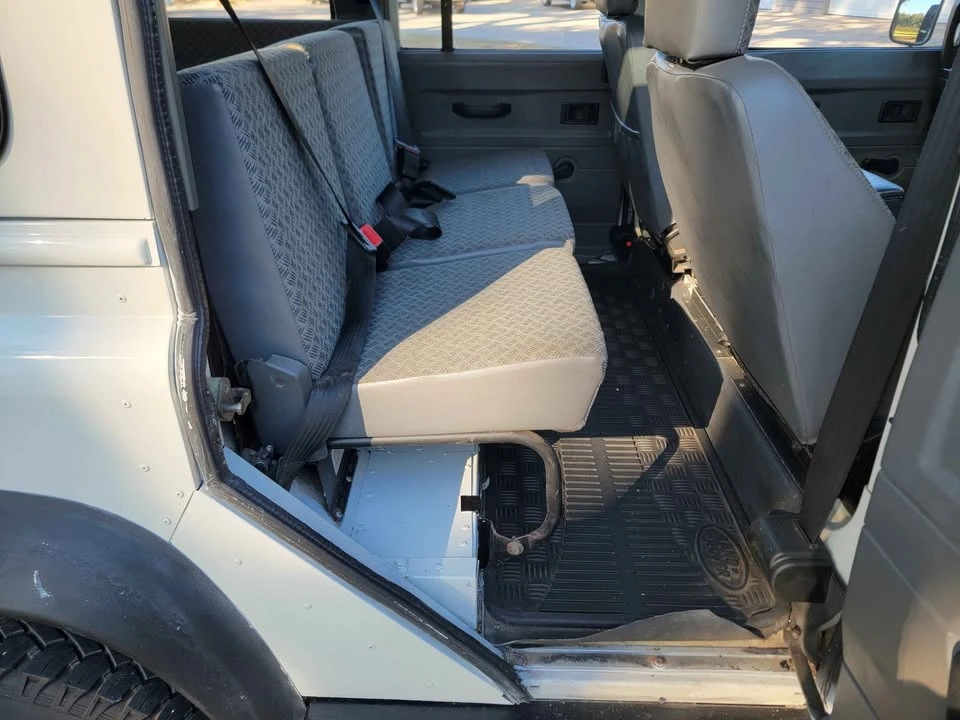 2000 Land Rover Defender 110 - Image 13 of 20
