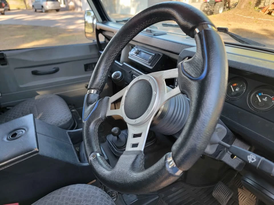 2000 Land Rover Defender 110 - Image 8 of 20