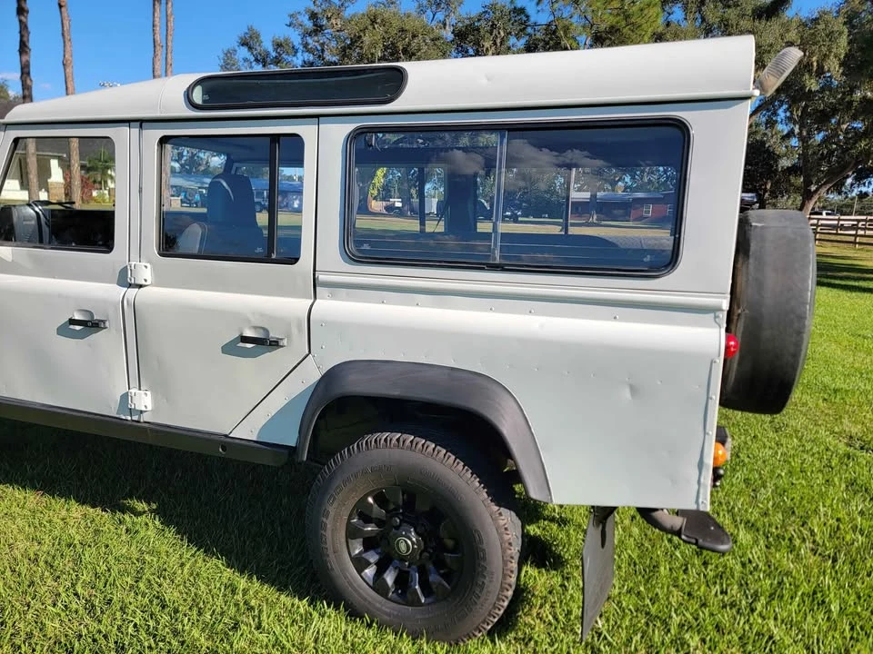 2000 Land Rover Defender 110 - Image 4 of 20