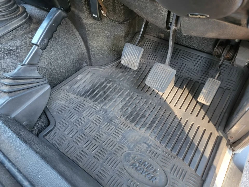 2000 Land Rover Defender 110 - Image 11 of 20