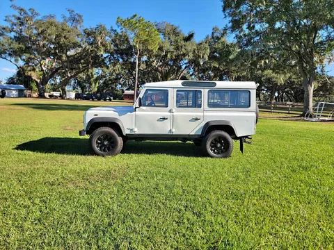 2000 Land Rover Defender 110 Standard Sport Utility 4D