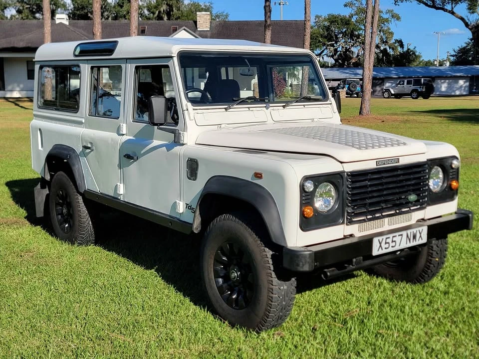 2000 Land Rover Defender 110 - Image 2 of 20