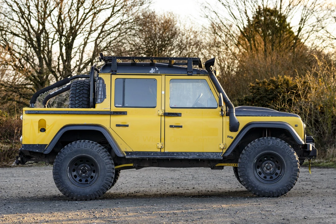 2000 Land Rover Defender 110 - Image 5 of 31