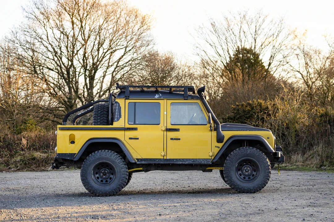 2000 Land Rover Defender 110 - Image 15 of 31