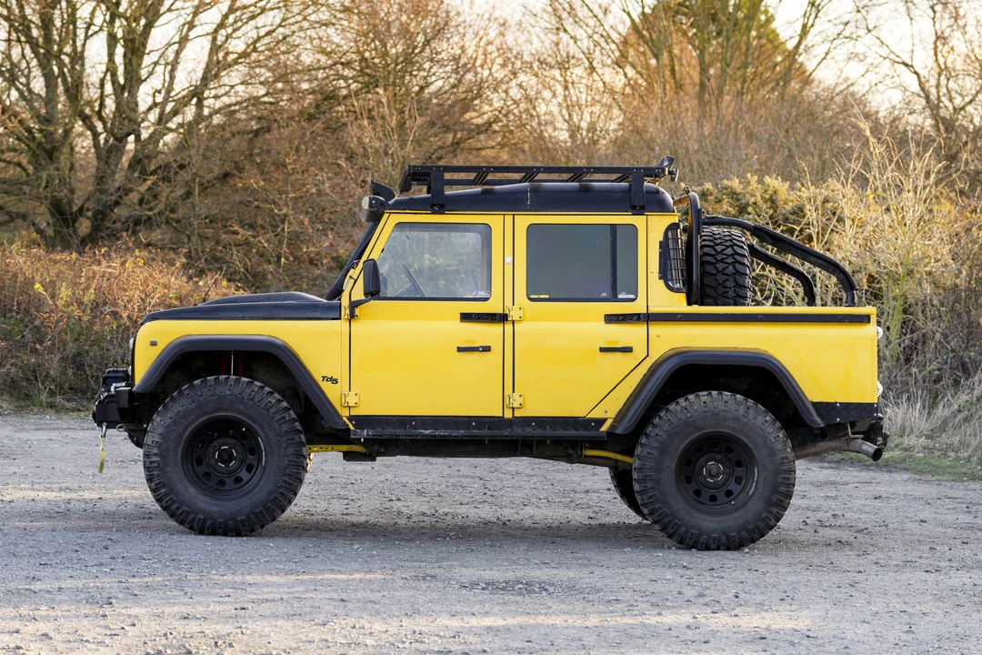 2000 Land Rover Defender 110 - Image 9 of 31