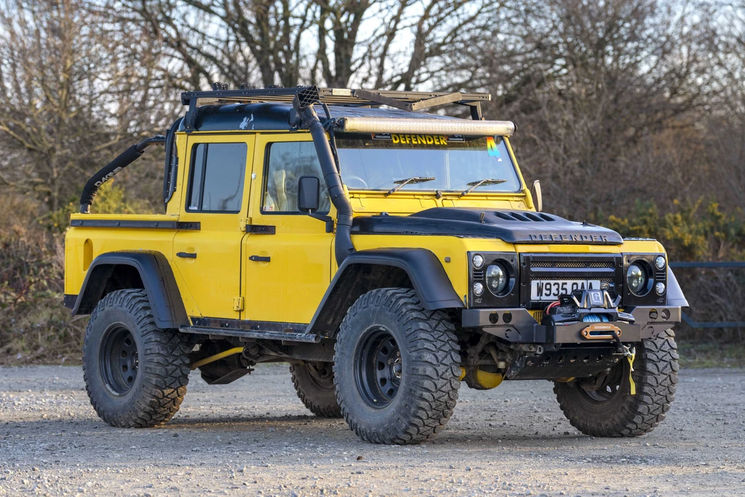 2000 Land Rover Defender 110 - Image 2 of 31
