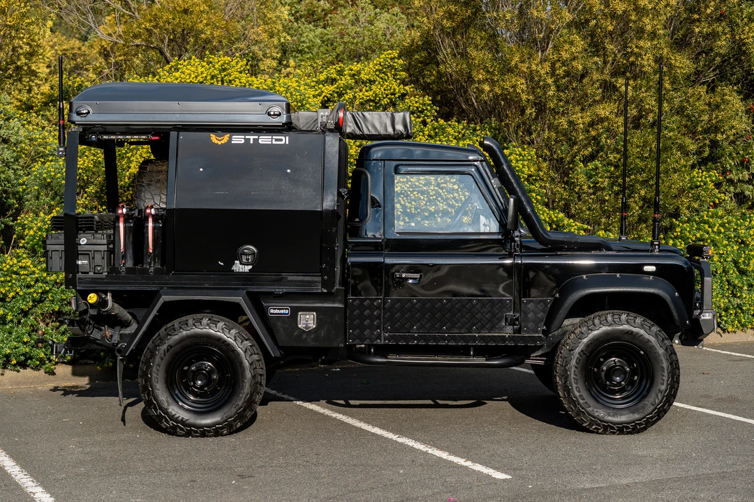 2000 Land Rover Defender 110 - Image 4 of 31
