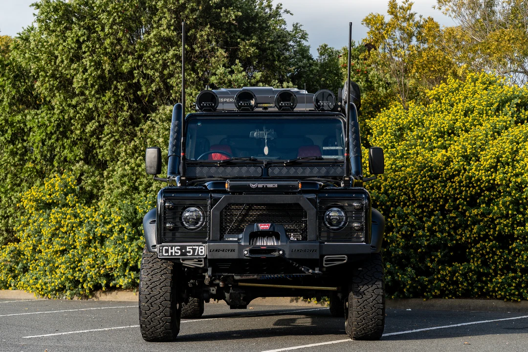 2000 Land Rover Defender 110 - Image 2 of 31