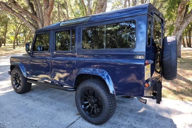 2000 Land Rover Defender 110 - Image 2 of 7