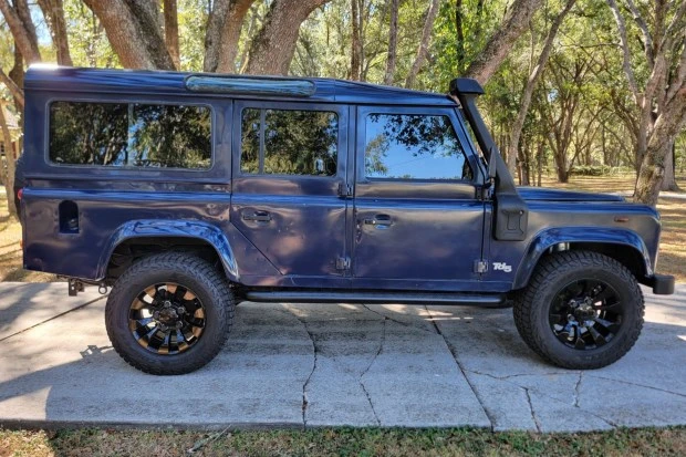 2000 Land Rover Defender 110 - Image 3 of 7