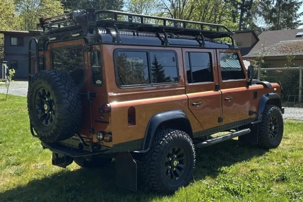 2000 Land Rover Defender 110 - Image 2 of 7