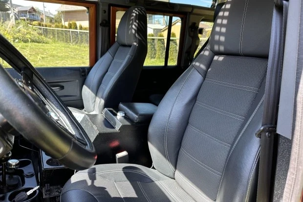 2000 Land Rover Defender 110 - Image 4 of 7