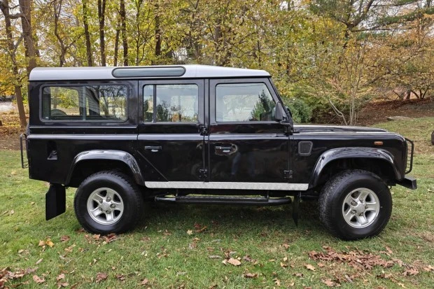 2000 Land Rover Defender 110 - Image 3 of 7