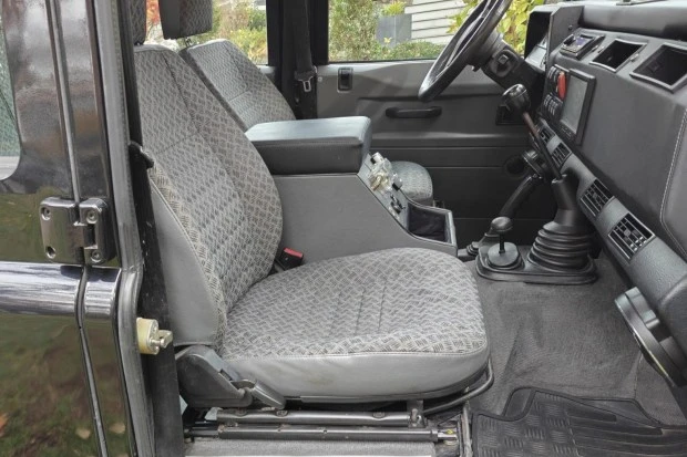 2000 Land Rover Defender 110 - Image 4 of 7