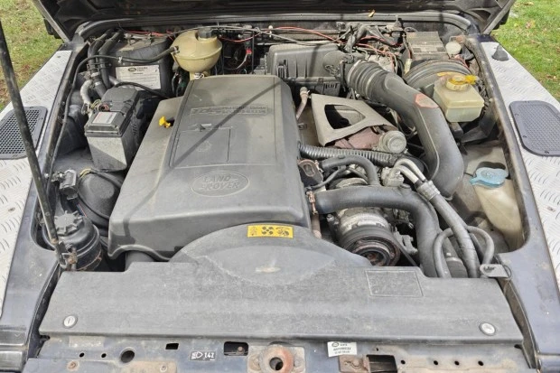 2000 Land Rover Defender 110 - Image 6 of 7