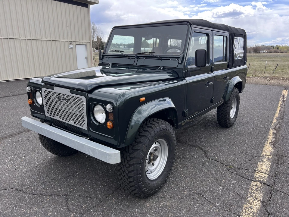 2000 Land Rover Defender 110 - Image 8 of 31