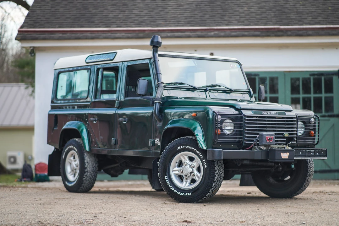 2000 Land Rover Defender 110 - Image 2 of 31