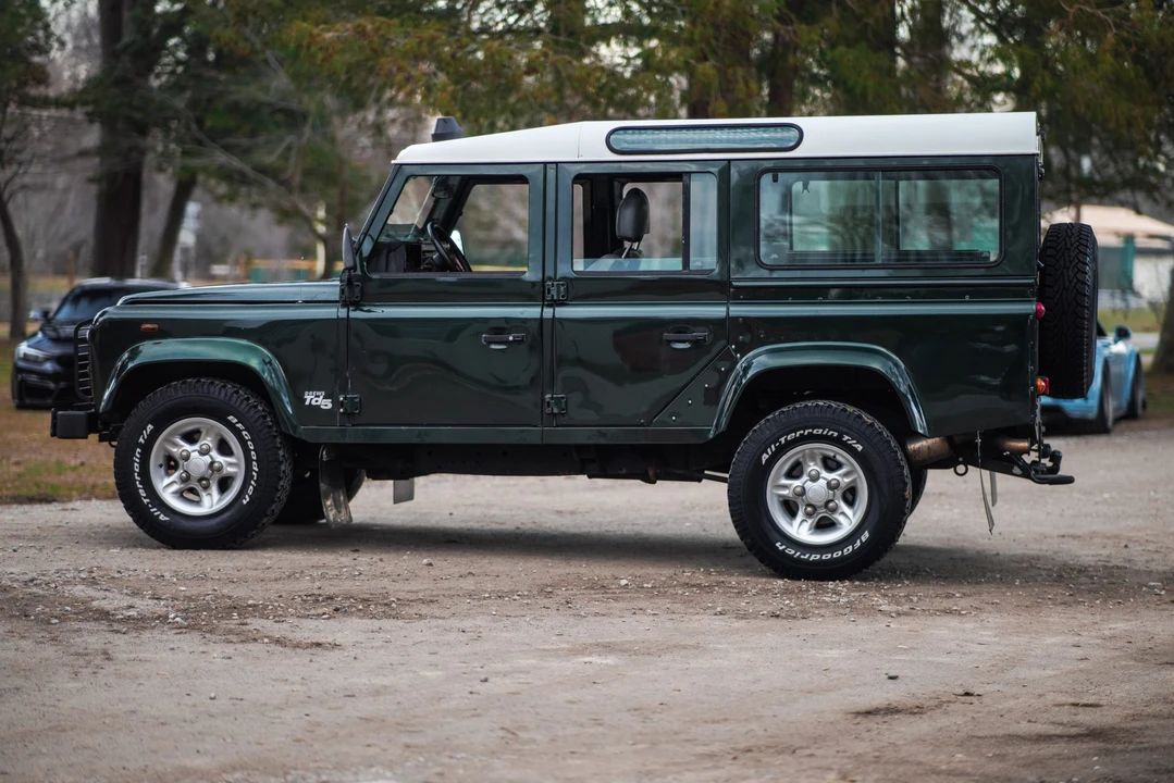 2000 Land Rover Defender 110 - Image 10 of 31