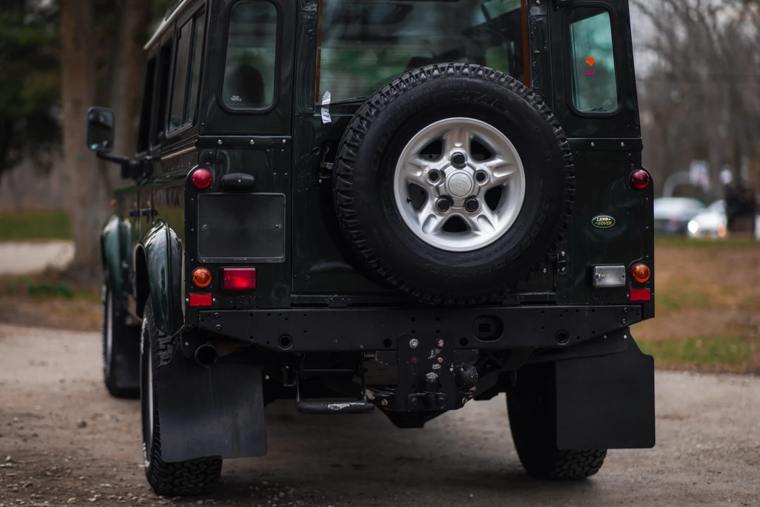2000 Land Rover Defender 110 - Image 18 of 31