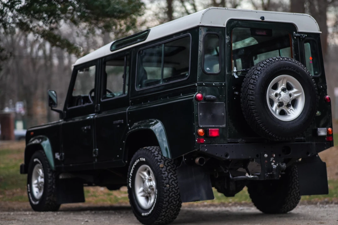 2000 Land Rover Defender 110 - Image 16 of 31