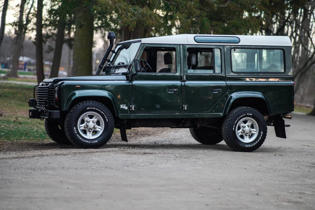 2000 Land Rover Defender 110 - Image 9 of 31