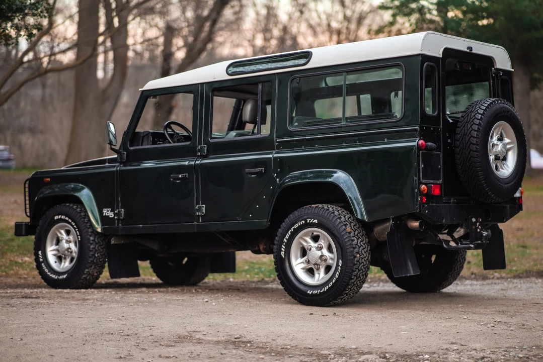 2000 Land Rover Defender 110 - Image 13 of 31