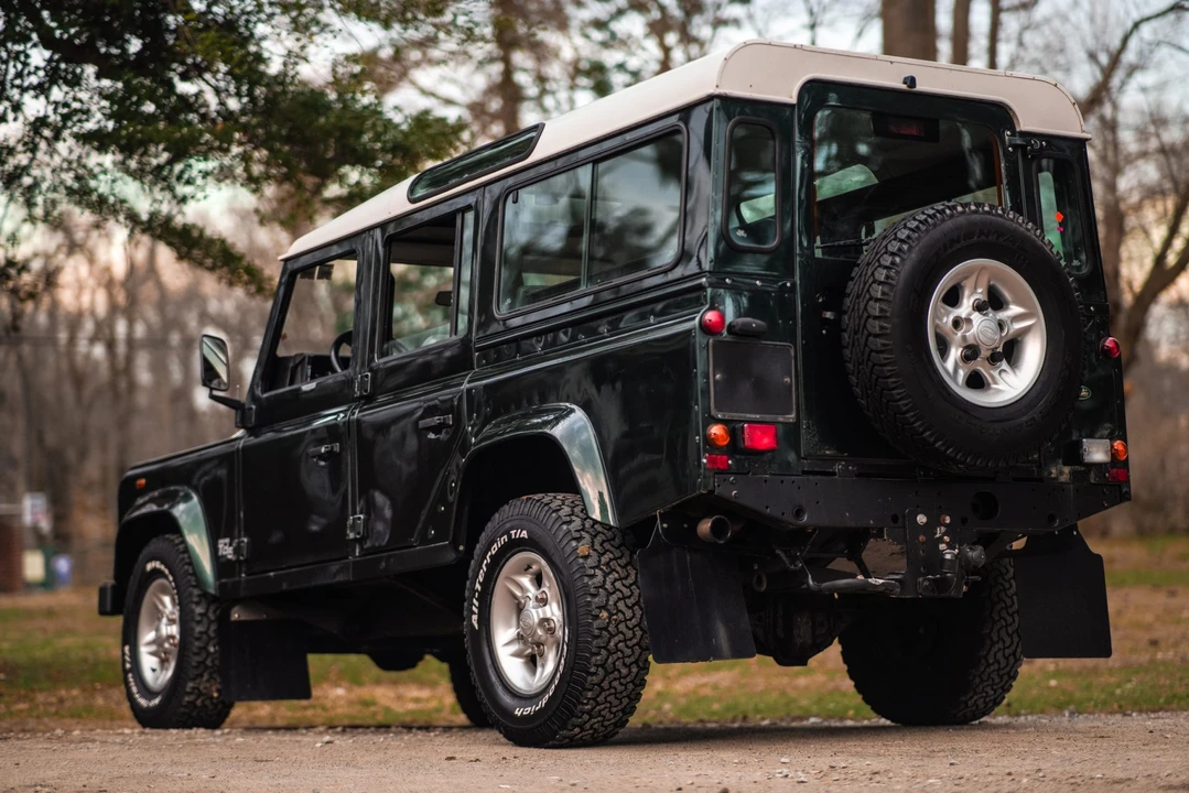 2000 Land Rover Defender 110 - Image 14 of 31