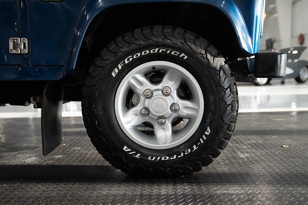2000 Land Rover Defender 110 - Image 30 of 31