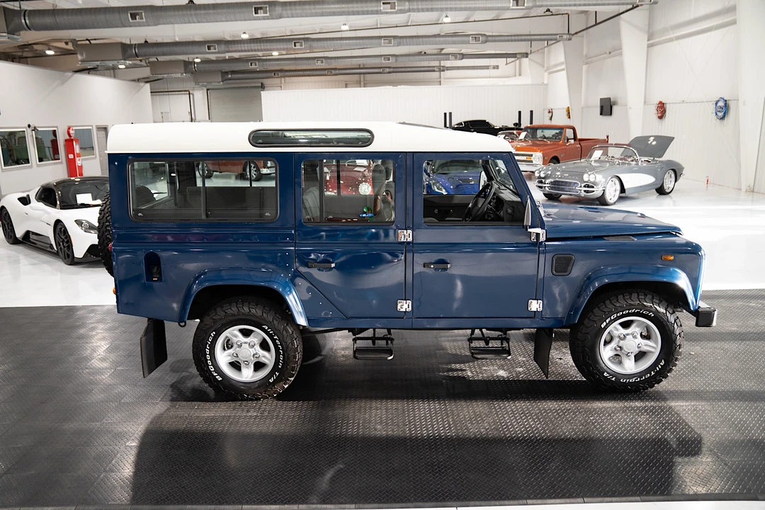 2000 Land Rover Defender 110 - Image 6 of 31