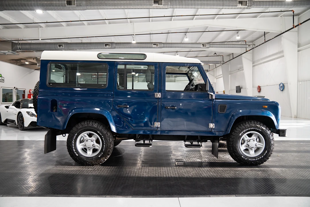 2000 Land Rover Defender 110 - Image 5 of 31