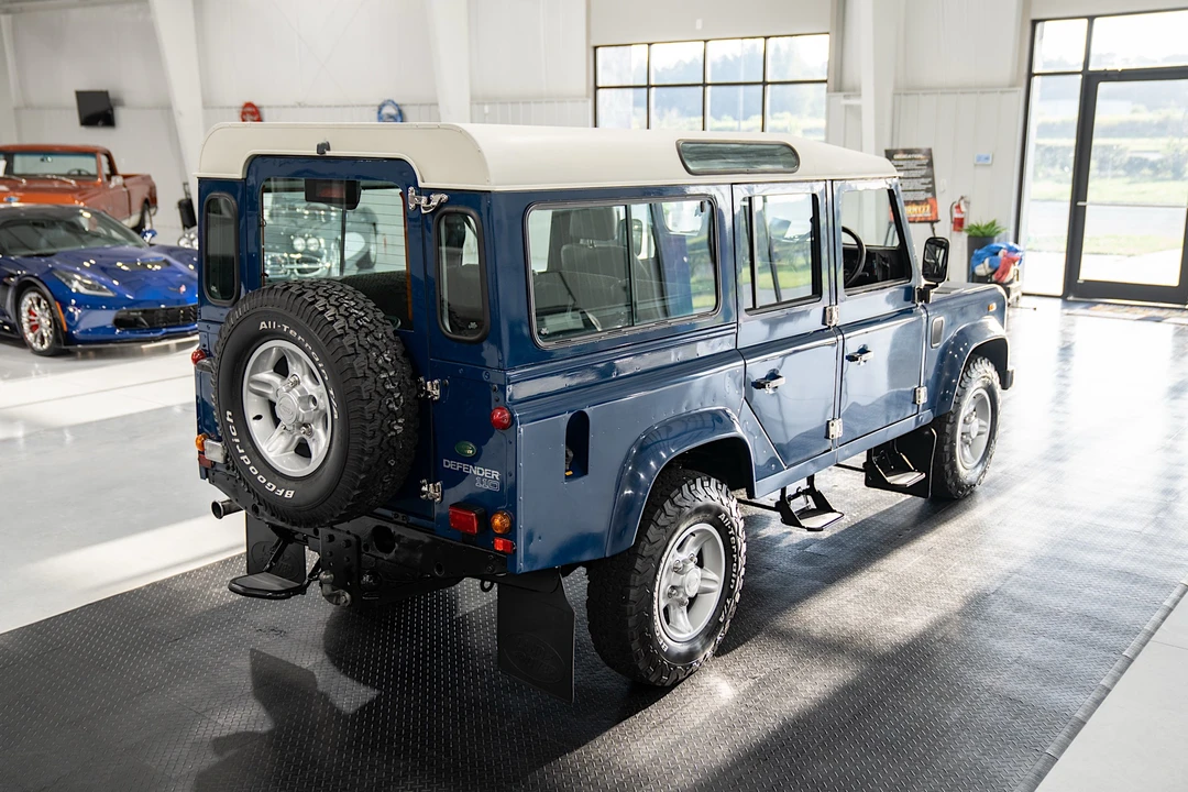 2000 Land Rover Defender 110 - Image 4 of 31