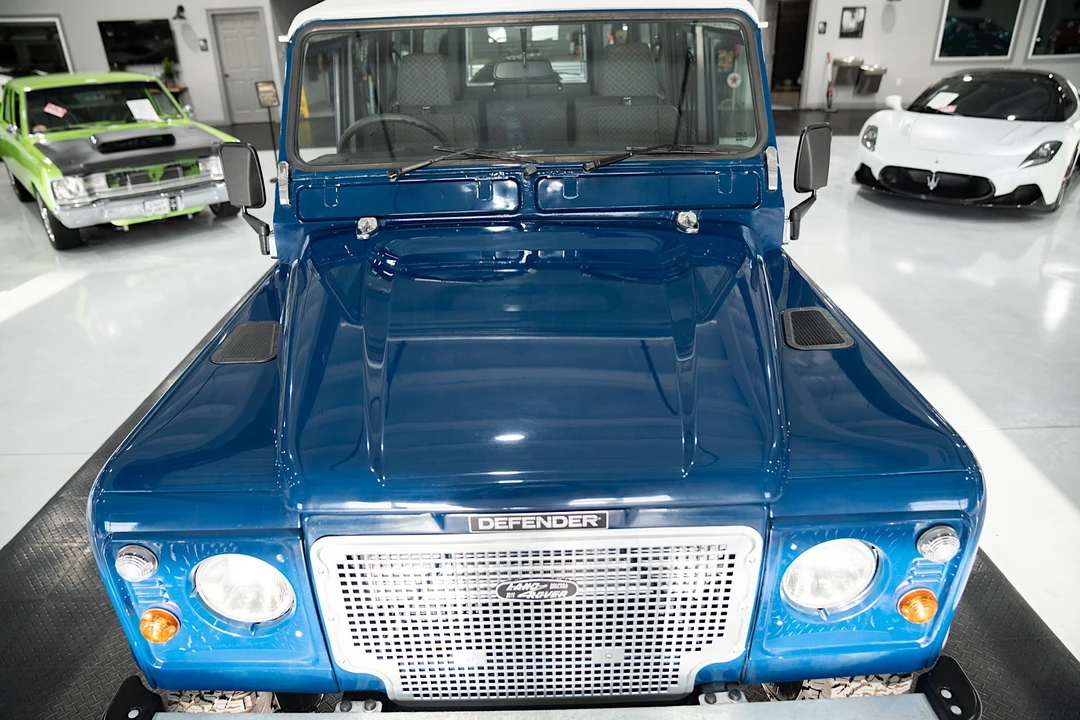2000 Land Rover Defender 110 - Image 11 of 31