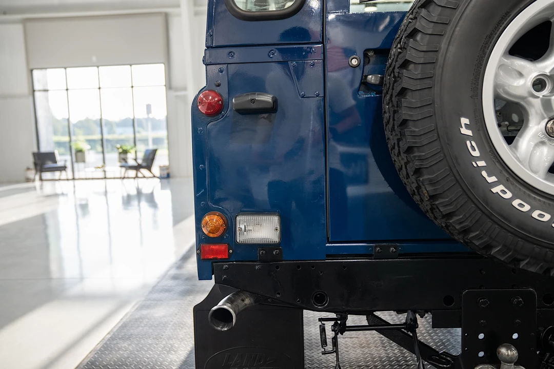 2000 Land Rover Defender 110 - Image 24 of 31