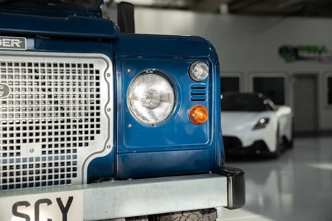 2000 Land Rover Defender 110 - Image 8 of 31