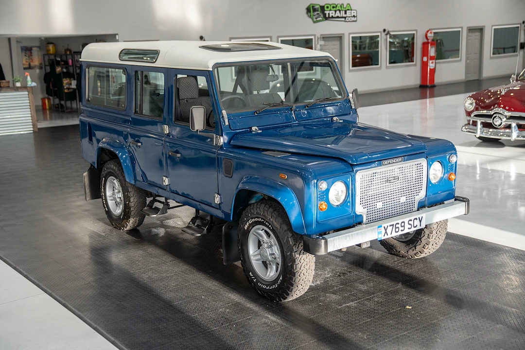 2000 Land Rover Defender 110 - Image 2 of 31