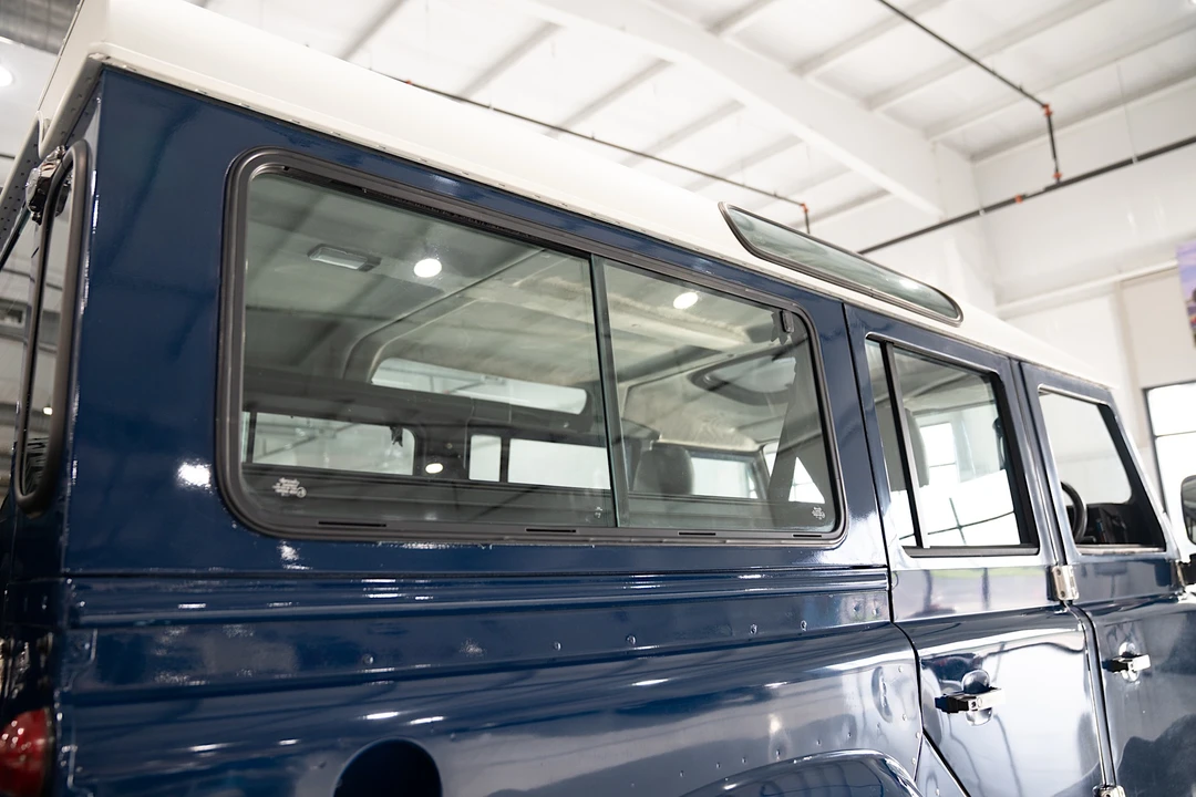 2000 Land Rover Defender 110 - Image 23 of 31