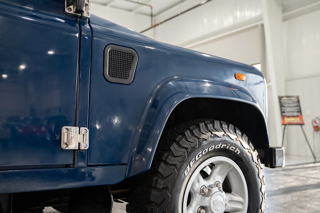 2000 Land Rover Defender 110 - Image 16 of 31