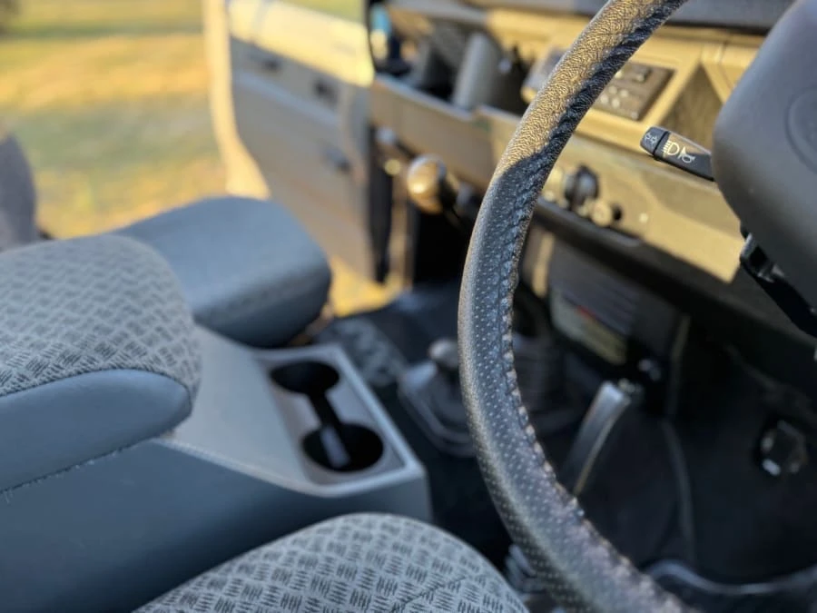 2000 Land Rover Defender 110 - Image 12 of 29
