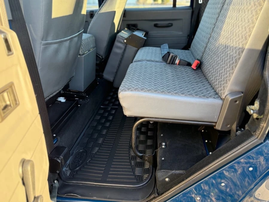 2000 Land Rover Defender 110 - Image 16 of 29