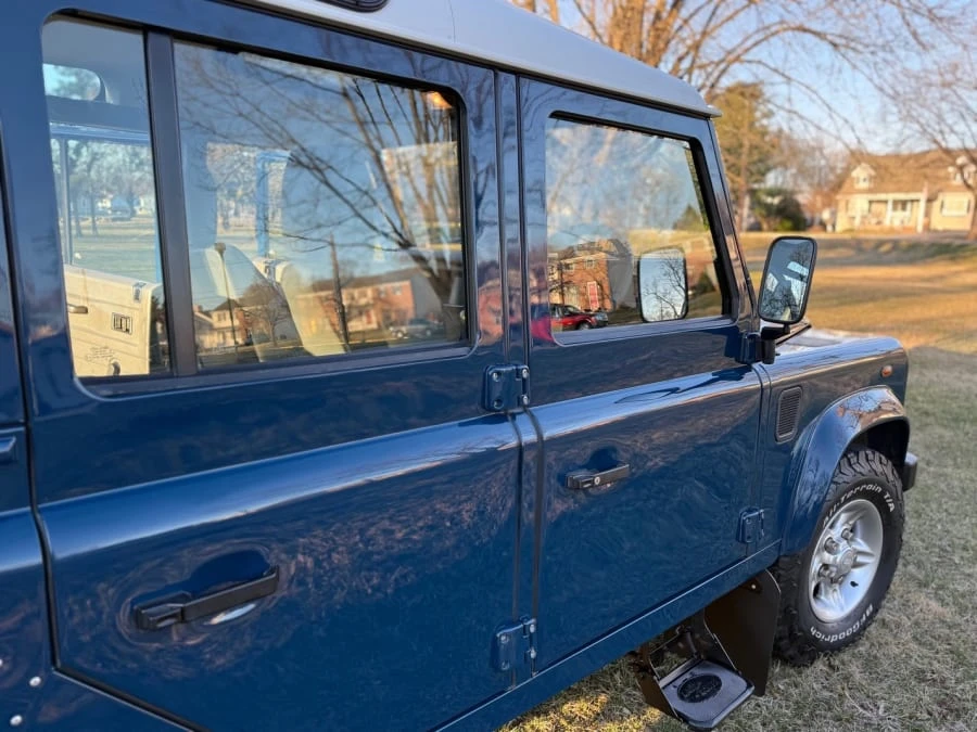 2000 Land Rover Defender 110 - Image 6 of 29