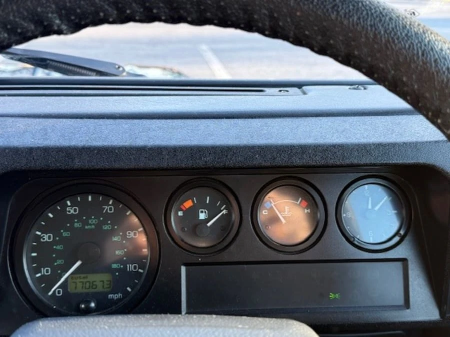 2000 Land Rover Defender 110 - Image 15 of 29