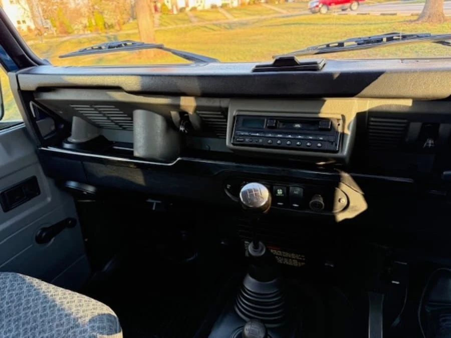 2000 Land Rover Defender 110 - Image 17 of 29