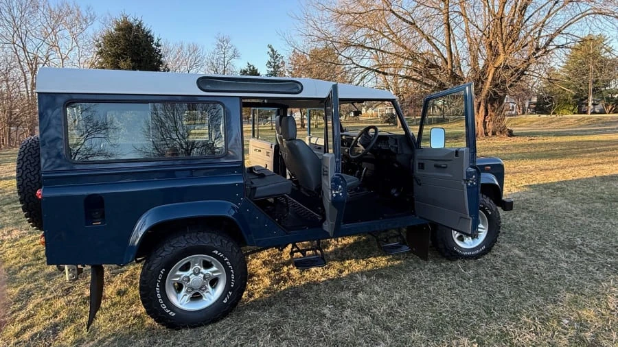 2000 Land Rover Defender 110 - Image 13 of 29