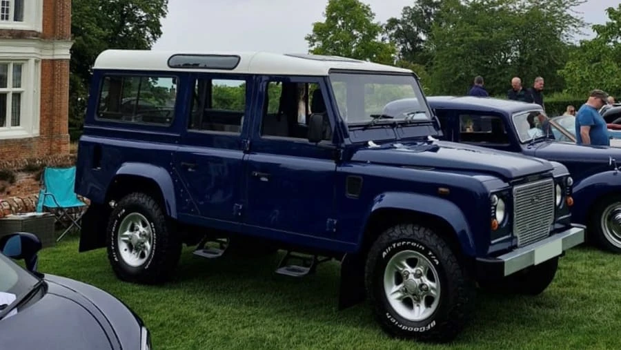 2000 Land Rover Defender 110 - Image 2 of 29