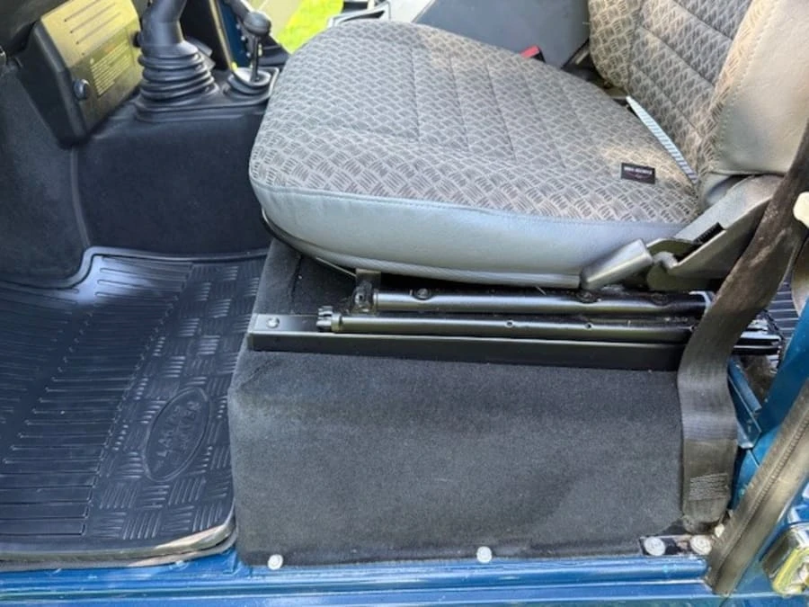2000 Land Rover Defender 110 - Image 10 of 31