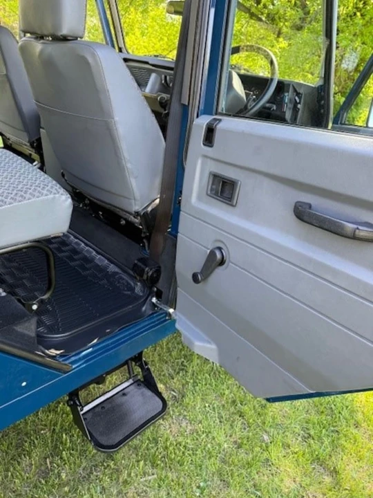 2000 Land Rover Defender 110 - Image 11 of 31